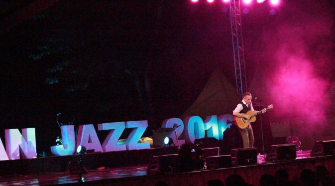 Rick Price saat tampil di panggung Prambanan Jazz Festival 2016 (Liputan6.com/Aditia Saputra)