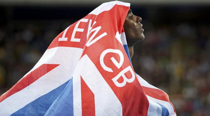 Pelari Inggris Raya, Mo Farah, merayakan keberhasilannya meraih emas pada nomor 10.000m Olimpiade 2016 di Rio de Janeiro, Brasil, Minggu (14/8/2016). (Reuters/Allessandro Bianchi)