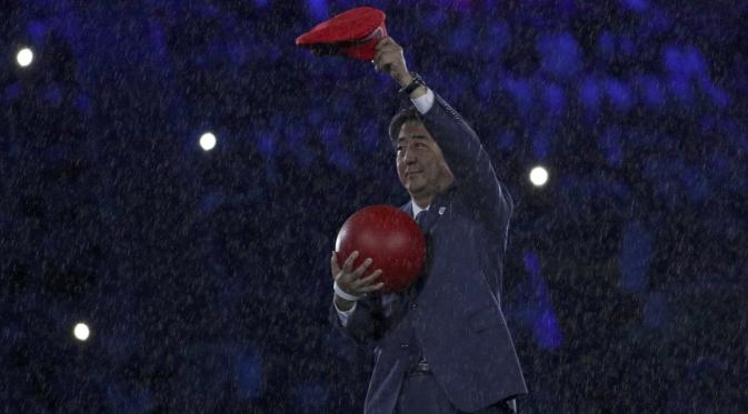 Perdana Menteri Jepang, Shinzo Abe, muncul di upacara penutupan Olimpiade Rio 2016 (Foto:Reuters)