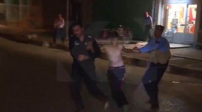 Detik-detik Polisi Irak Lucuti Bocah Pelaku Bom Bunuh Diri ISIS (Reuters)
