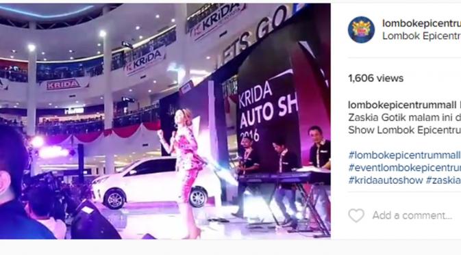 Akun instagram Lombok Epicentrun Mall yang juga memposting video penampilan Zaskia Gotik. (instagram @lombokepicentrummall)