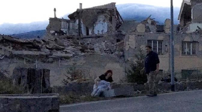 Gempa mengakibatkan kerusakan di Kota Amatrice (Reuters)