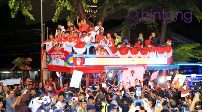 Arak-arakan hari pertama kontingen Olimpiade Rio 2016 | foto : Adrian Putra