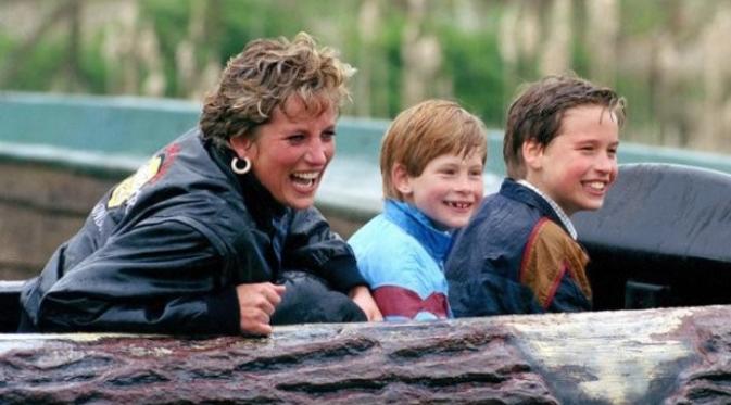 Foto Putri Diana bersama Pangeran William dan Pangeran Harry. Sumber : huffingtonpost.com.