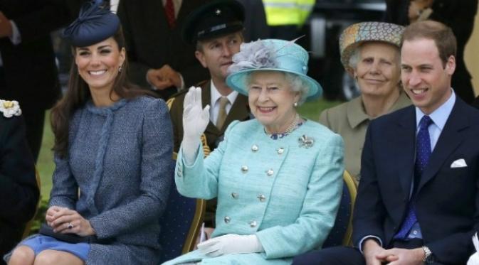 Kate Middleton, Ratu Elizabeth II, dan Pangeran William (Reuters)