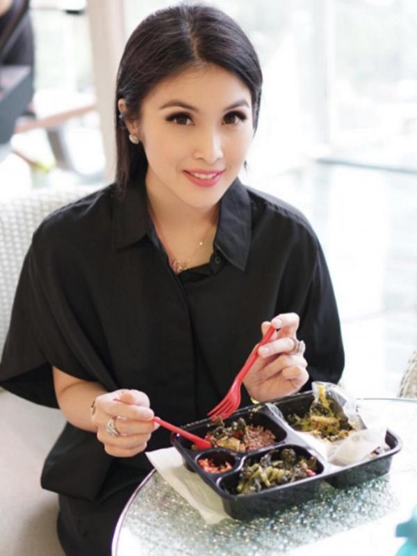 Jelang pernikahannya, Sandra Dewi berusaha untuk selalu menjaga kesehatannya. Seperti melakukan diet agar tetap menjaga berat badannya. (instagram @sandradewi88)