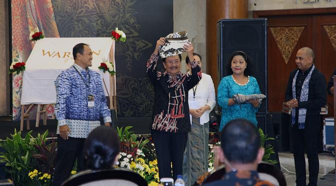 Kegiatan Charity Lelang Batik yang diterima oleh bapak Bramantyo W selaku Direktur Utama PT. Mediatama Binakreasi