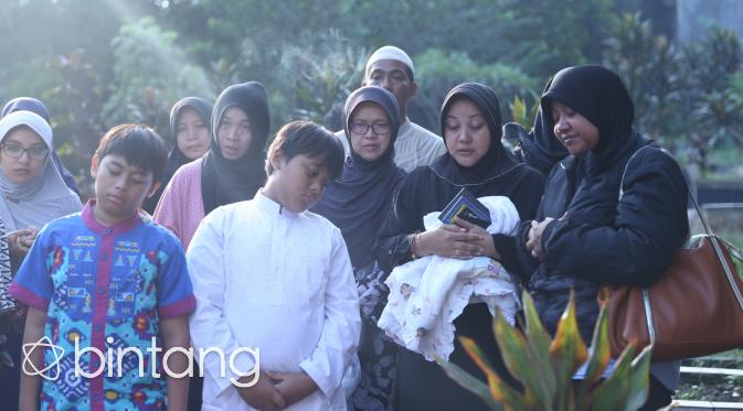 Komeng dan keluarga sangat terpukul atas wafatnya Cantika, putri bungsunya. [Yunan Nasution/Bintang.com]