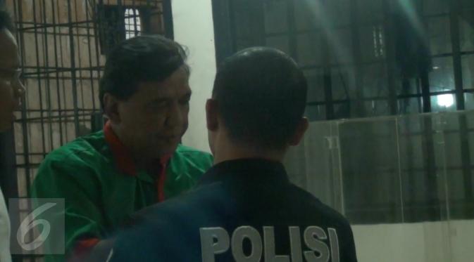 Satuan kepolisian sektor Jakarta Barat berhasil menangkap Imam S. Arifin lantaran kedapatan memiliki narkoba. 