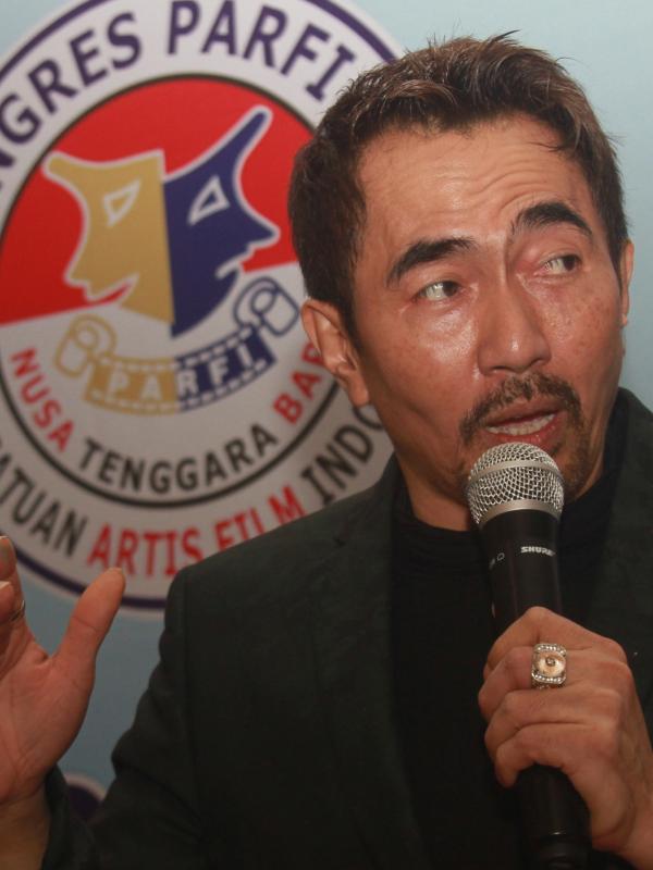 Gatot Brajamusti sesaat setelah dinyatakan kembali menjadi Ketua PARFI di Lombok, Nusa Tenggara Barat. (Liputan6.com/Aditia Saputra)