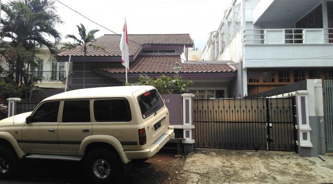Kediaman Aa Gatot di Jalan Niaga Hijau X, No 6, Pondok Pinang, Kebayoran Lama, Jakarta Selatan, kembali digeledah untuk mencari barang bukti lainnya (Liputan6.com/Muslim)