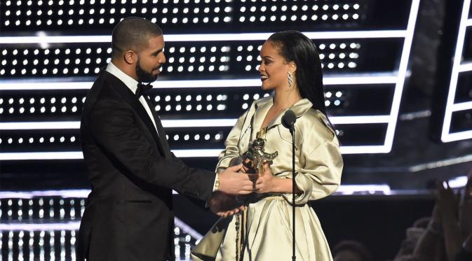 Rihanna dan Drake di MTV VMA 2016 (AFP/Bintang.com)