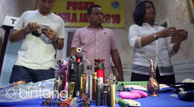 Preskon Barang Bukti AA Gatot Brajamusti (Deki Prayoga/bintang.com)