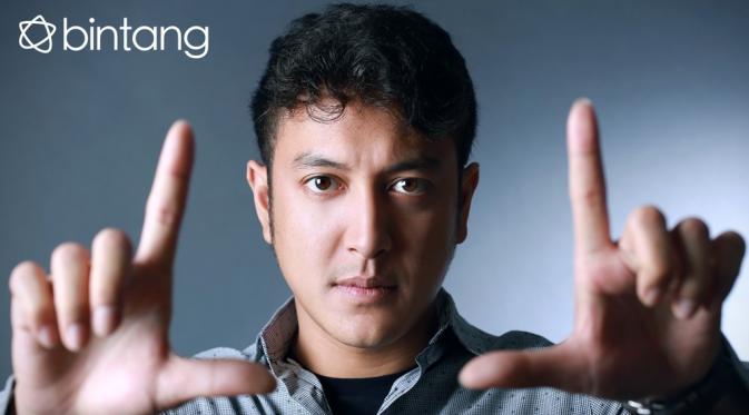 Dimas Anggara. (Foto: Deki Prayoga, Stylist: Indah Wulansari, Digital Imaging:Iqbal Nurfajri/Bintang.com)