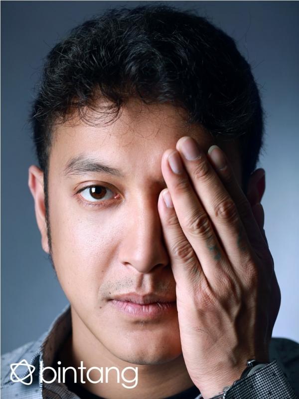 Dimas Anggara. (Foto: Deki Prayoga, Stylist: Indah Wulansari, Digital Imaging:Iqbal Nurfajri/Bintang.com)