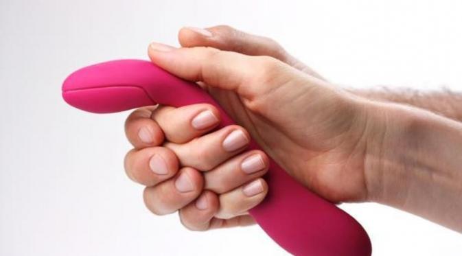 Sering menjadi 'sahabat' pasangan suami-istri, ternyata ini sederet untung-rugi penggunaan vibrator. (Via: grandst.com)