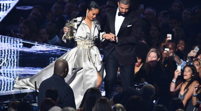 Kebersamaan Drake dan Rihanna di VMA 2016. (AFP/Bintang.com)