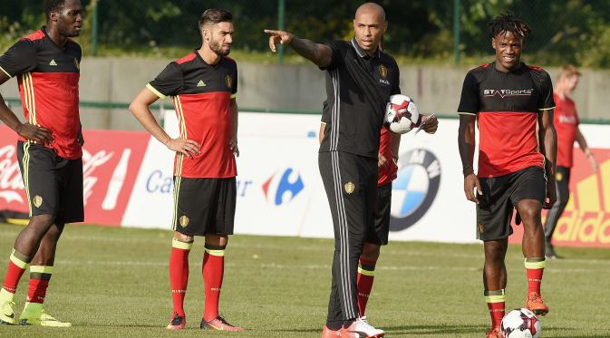  Asisten pelatih Belgia, Thierry Henry (AFP/John Thys)