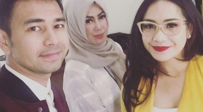 Raffi Ahmad saat bersama Nagita Slavina dan ibundanya, Amy Qanita. (Instagram - @raffinagita1717)