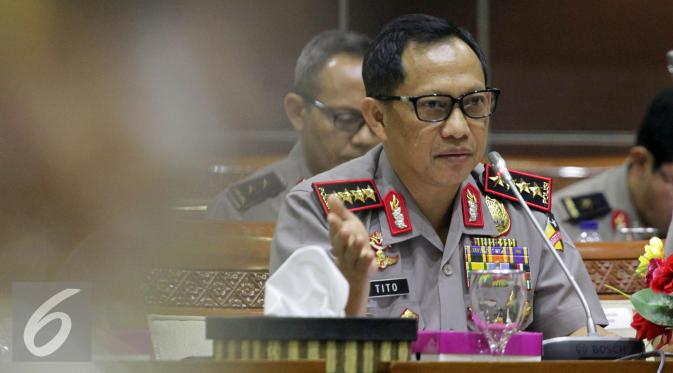 Kapolri Jenderal Tito Karnavian saat melakukan Rapat Kerja dengan Komisi III DPR di Kompleks Parlemen, Senayan, Jakarta, Rabu (31/8). Rapat tersebut membahas  revisi Undang-undang Terorisme. (Liputan6.com/Johan Tallo)