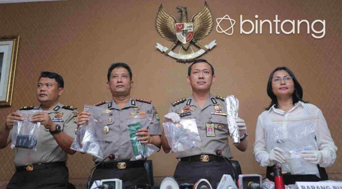 Preskon dari Pihak Polres Jakarta Selatan Barbuk Aa Gatot Brajamusti. (Andy Masela/bintang.com)
