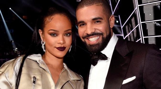 Rihanna dan Drake setelah Drake menyatakan cinta di MTV VMA 2016.