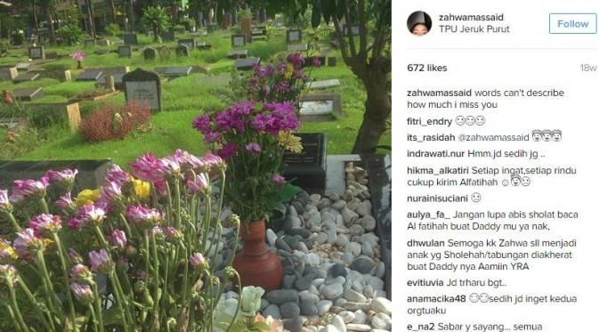 Zahwa mengungkapkan kerinduannya lewat foto makam ayahnya (Instagram/@zahwamassaid)