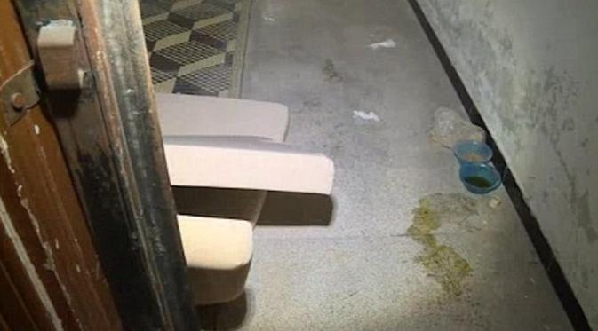 Lantai kotor, mangkuk berisi air, dan kasur tipis berjamur. Gambaran mengerikan tempat ISIS menyekap perempuan untuk jadi budak seks ISIS (Arab24)