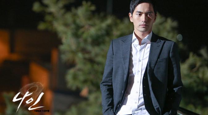 Lee Jin Wook dalam drama tentang perjalanan waktu Nine: Nine Time Travels (2013)