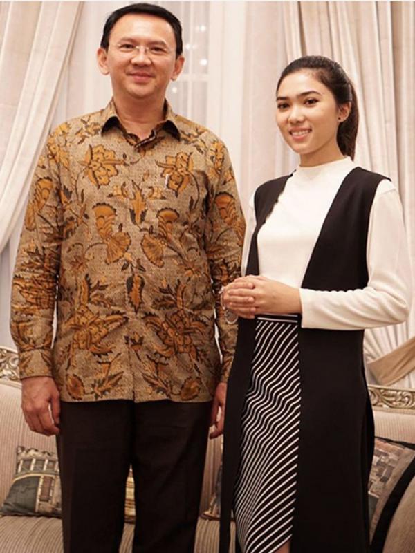 Penyanyi Isyana Sarasvati merasa bersyukur bisa bertemu Ahok. Isyana mengaku kagum dan banyak mendapatkan inspirasi setelah mendengar pemaparan dari orang nomor satu Jakarta. (Instagram/isyanasarasvati)