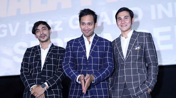 Abimana Aryasatya, Tora Sudiro dan Vino G. Bastian di gala premier Warkop DKI Reborn. (Nurwahyunan/Bintang.com)