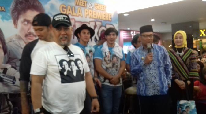 Walikota Bandung Ridwan Kamil dan istrinya menghadiri premiere film Warkop DKI Reborn Jangkrik Boss Part 1 di Bandung. (Falcon Pictures)