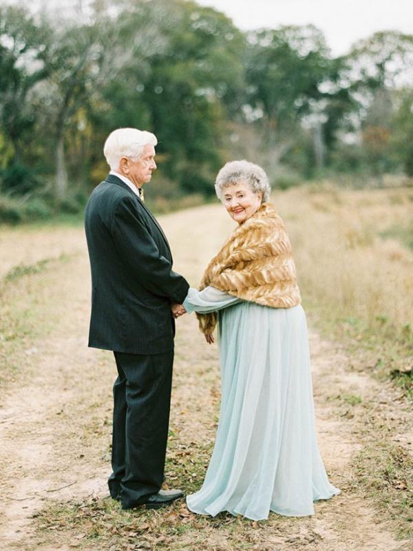 Photoshoot untuk Merayakan Cinta yak Tak Menua (Foto: boredpanda)