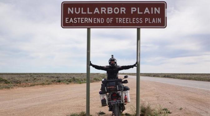 Kisah Petualangan Seru Mario Iroth di Eyre Highway