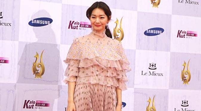 Shin Min Ah menghadiri Seoul Drama Awards 2016. Foto: Soompi
