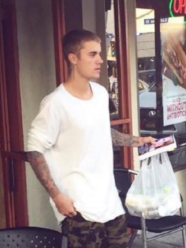 Justin Bieber tak bisa membayar makanannya karena kartu kreditnya ditolak. (Instagram/Kodykitty)