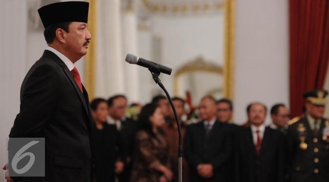 Kepala Badan Intelijen Negara (BIN) Budi Gunawan bersiap mengikuti pelantikannya di Istana Negara, Jakarta, Jumat (9/9). Budi Gunawan resmi menjadi Kepala Badan Intelijen Negara (BIN) menggantikan Sutiyoso. (Liputan6.com/Faizal Fanani)