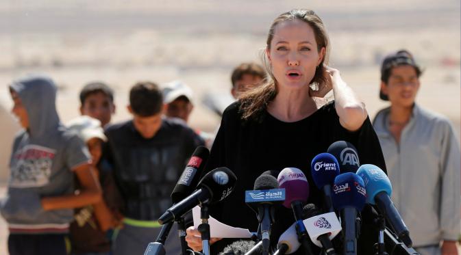 Angelina Jolie menyebut reputasi PBB saat ini telah dirusak oleh sejumlah kasus pelecehan seksual yang dilakukan oleh oknum pasukan penjaga perdamaian, Yordania, Jumat (9/9).  (REUTERS / Muhammad Hamed)