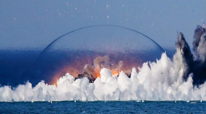 Ombak dengan bentuk halo akibat ledakan thermobaric (Sergel Savostyanov/TASS)