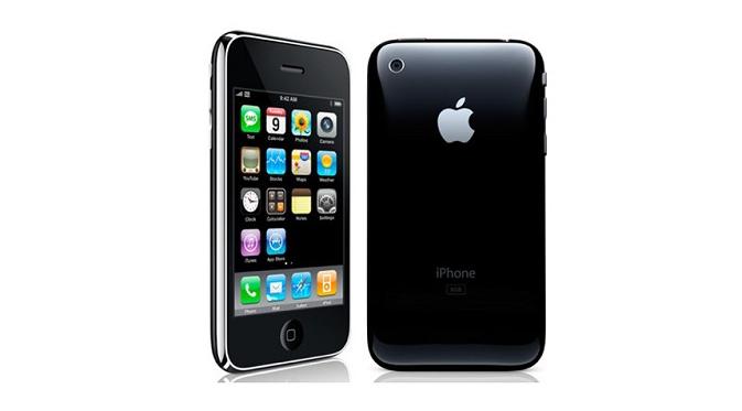 iPhone 3GS yang diperkenalkan pada tahun 2009 ini memiliki desain yang tak berbeda jauh dari pendahulunya