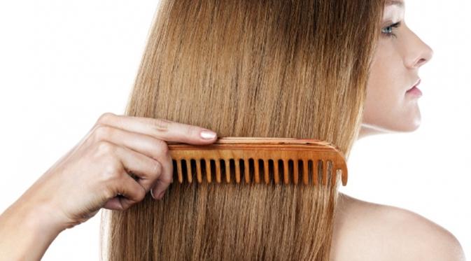 Cara ini ampuh untuk merawat rambut smoothing kamu agar tetap lurus dan halus. (via: gearku.com)