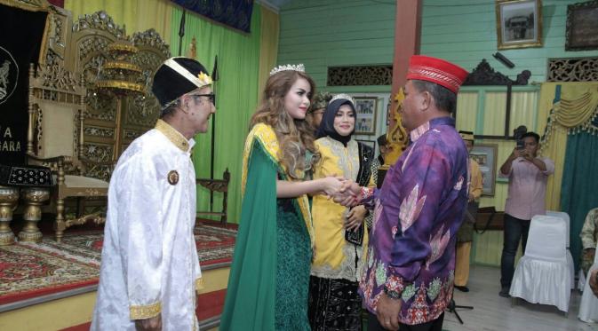 Siti Liza Diangkat Jadi Kerabat Kerajaan Sanggau Kalimantan Barat