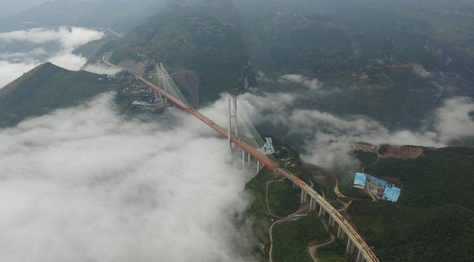 564 Meter di Atas Tanah, Ini Jembatan 'Awan' Tertinggi Dunia? (Reuters)