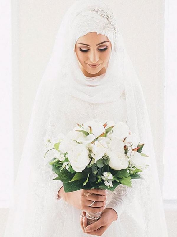 Cantiknya para pengantin wanita ini dengan balutan hijabnya, bikin takjub! (via: Boredpanda.com)