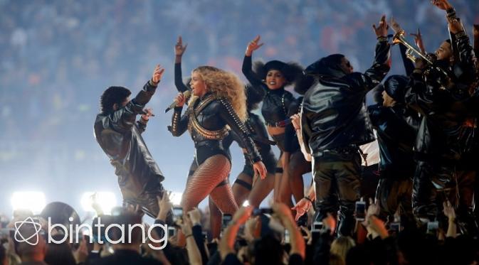 Penampilan Beyonce bersama penari latarnya. (AFP/Bintang.com)