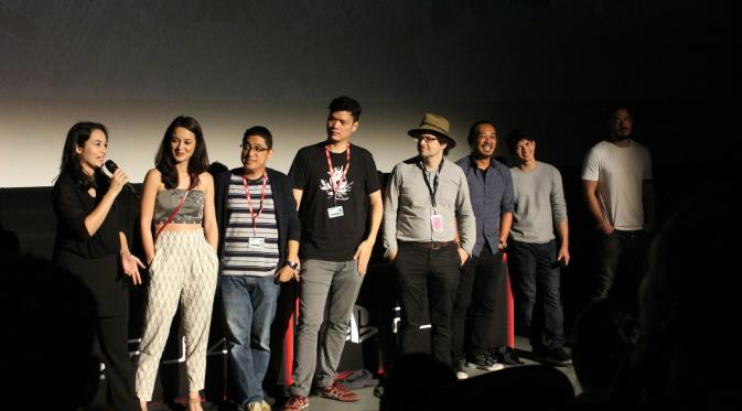 Para pemain dan kru film Headshot hadir dalam ajang Toronto International Film Festival (TIFF) 2016. Headshot juga akan diputar di L’Etrange Festival Paris 2016 yang digelar 7-18 September 2016. (dok. Screenplay)