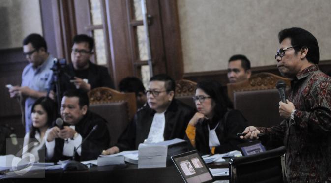 Saksi ahli toksikologi dari Universitas Indonesia (UI) Budiawan memberikan penjelasan saat menjadi saksi dalam sidang lanjutan Jessica Kumala Wongso di Pengadilan Negeri Jakarta Pusat, Rabu (14/9). (Liputan6.com/Faizal Fanani)