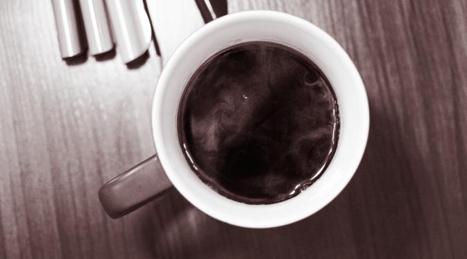 Dengan cara sederhana ini, kopi instanmu akan seenak minuman di kedai! (Via: ebcweatherford.com)