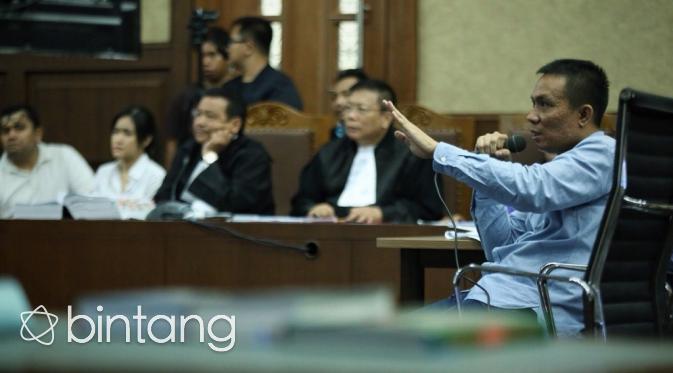 Saksi ahli digital forensik Rismon Hasiholan Sianipar. (via: Bintang.com/Galih W. Satria)