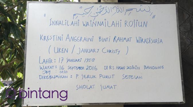 Kondisi rumah duka almarhumah January Christy. (Rivan Yuristiawan/Bintang.com)